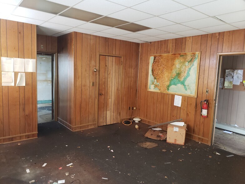 More Photos Of 73 High St, Hempstead Manufacturing For Sale