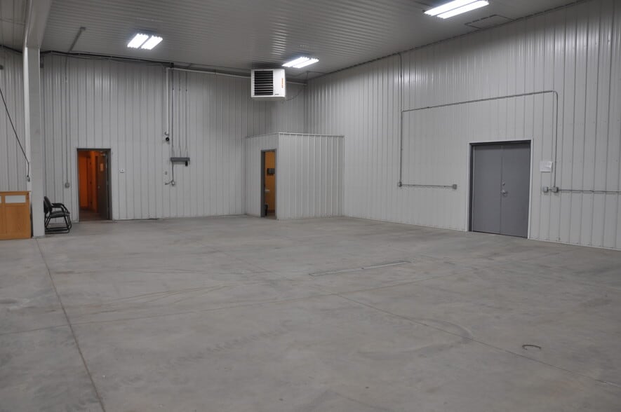 More Photos Of 23823-23865 67th Ave, Saint Cloud Light Distribution For Lease