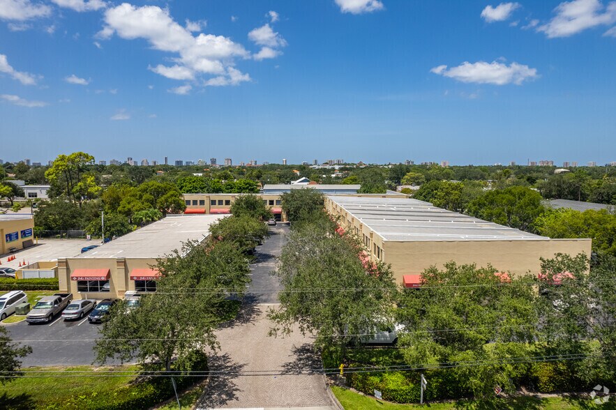 More Photos Of 5405 Taylor Rd, Naples Showroom For Sale