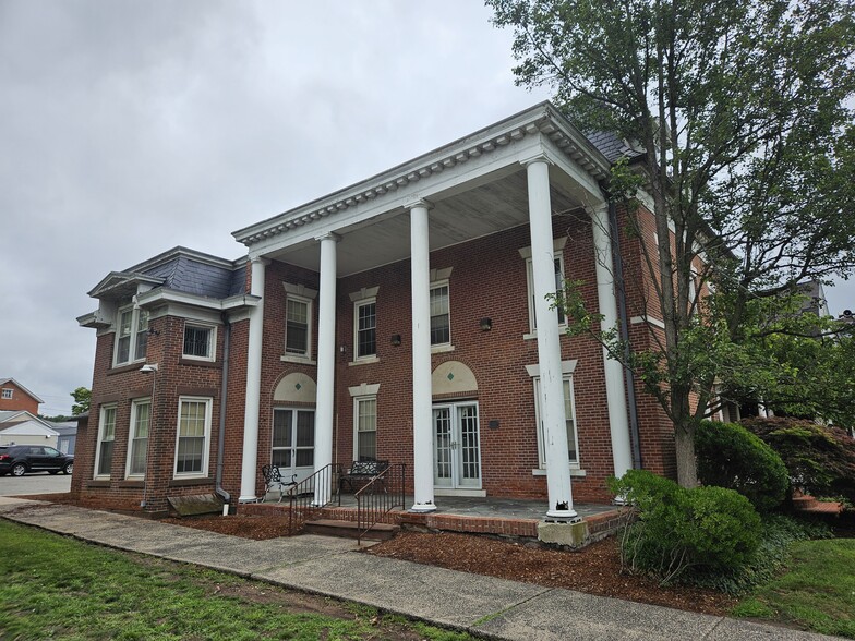 Primary Photo Of 103 S Main St, Middletown Office For Sale