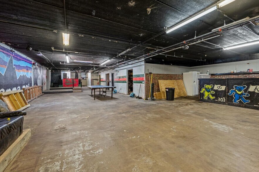 More Photos Of 1020 W Hillcrest Dr, Dekalb Sorority Fraternity House For Sale