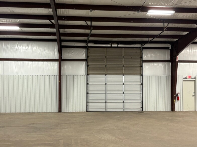 More Photos Of 601 N Redbud Ave, Broken Arrow Service For Lease