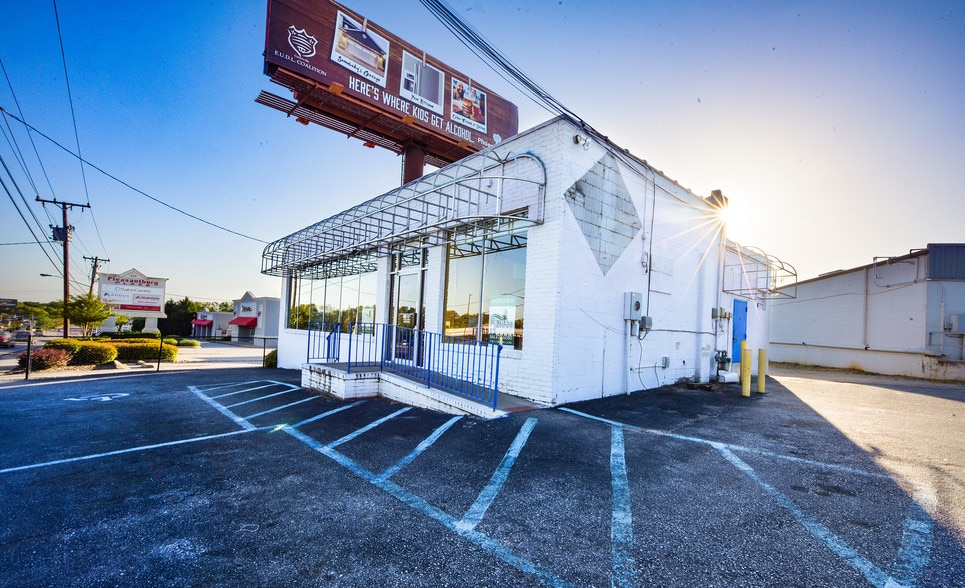 More Photos Of 435 N Pleasantburg Dr, Greenville Freestanding For Lease