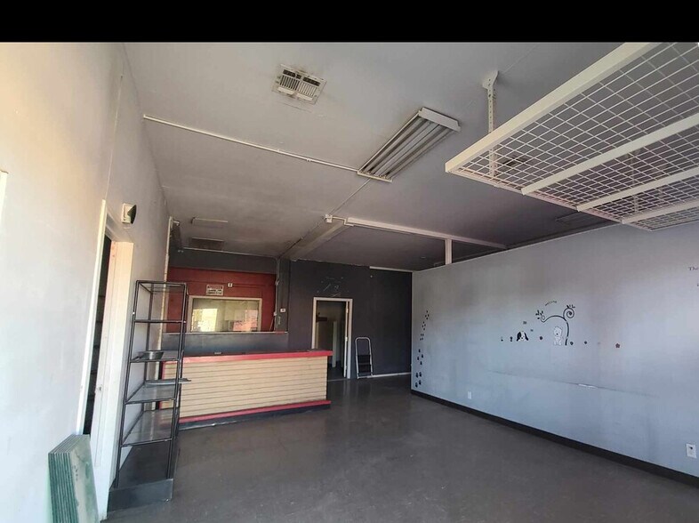 More Photos Of 2225 N Nellis Blvd, Las Vegas Veterinarian Kennel For Lease
