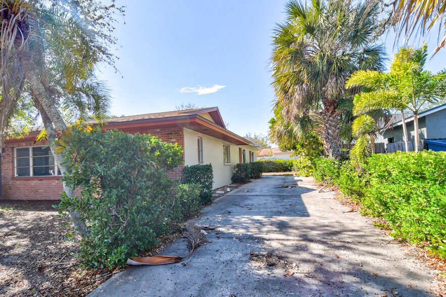 More Photos Of 11470 Oakhurst Rd, Largo Office For Sale