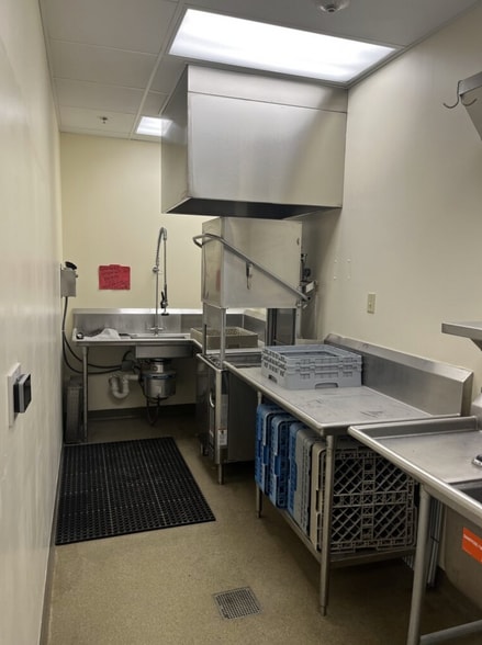 More Photos Of 1201 Hanley Industrial Ct, Brentwood Flex For Lease