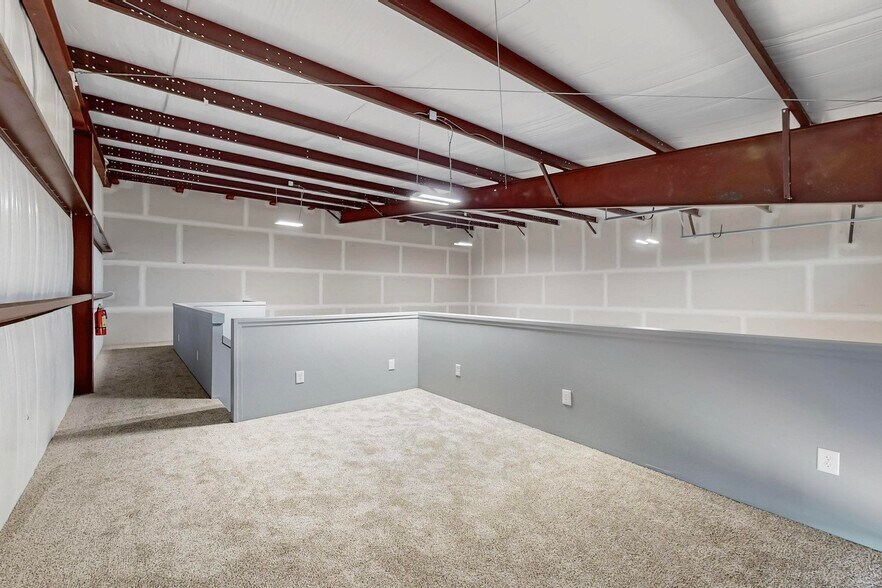 More Photos Of 13053 Harmon Rd, Fort Worth Warehouse For Lease