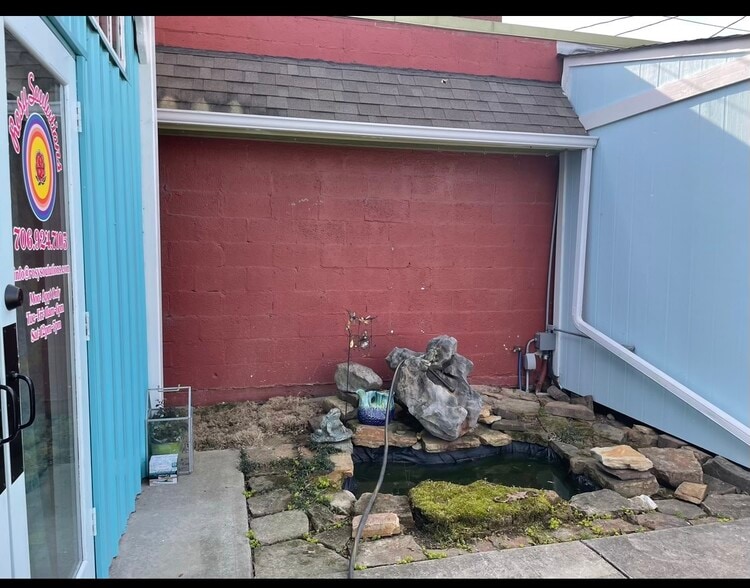 More Photos Of 115 Gordon St, Chickamauga Storefront For Sale