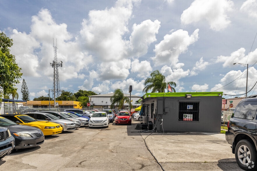 More Photos Of 3100 NW 27th Ave, Miami Manufacturing For Lease
