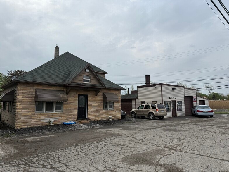 More Photos Of 12010 Telegraph Rd, Carleton Warehouse For Lease