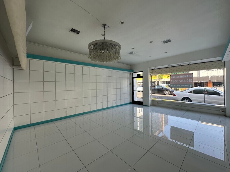 More Photos Of 9631-9637 Santa Monica Blvd, Beverly Hills Storefront For Lease