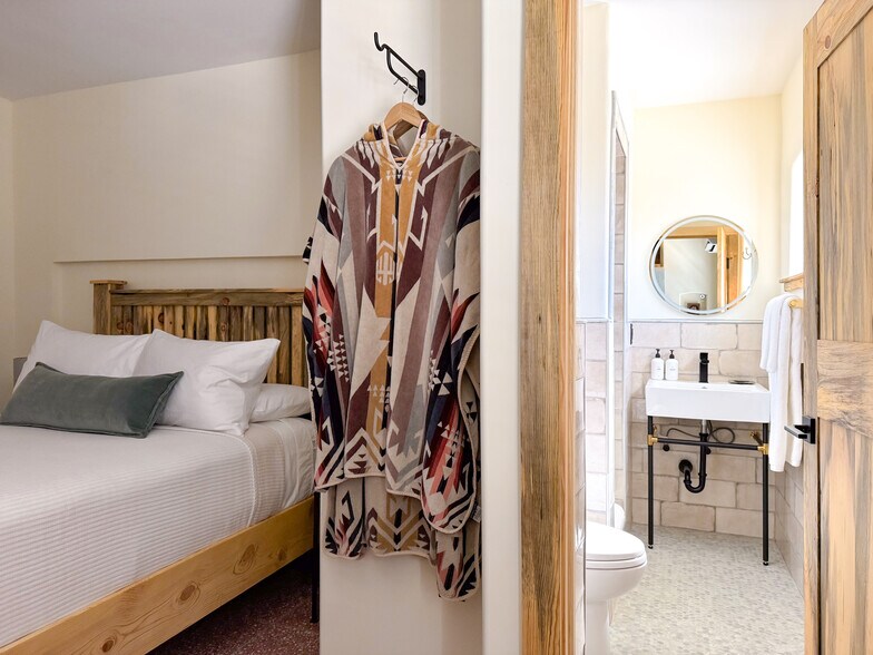 More Photos Of 516 Austin St, Truth Or Consequences Hotel For Sale