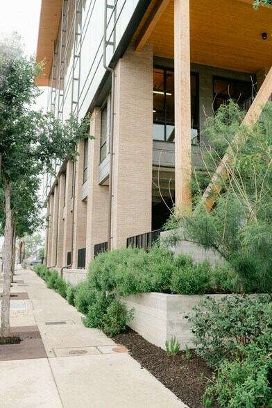 More Photos Of 711 Broadway St, San Antonio Office For Lease