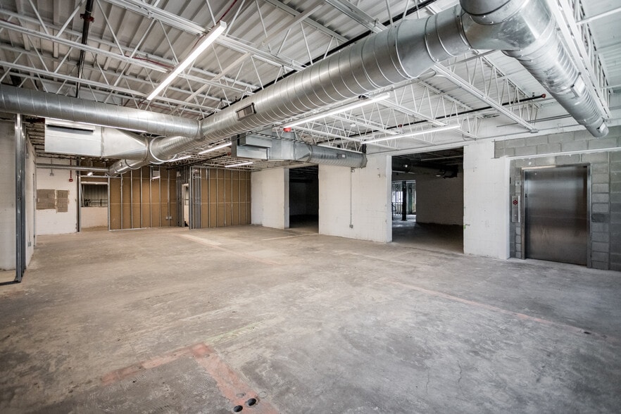 More Photos Of 2000 Division St, Detroit Warehouse For Sale