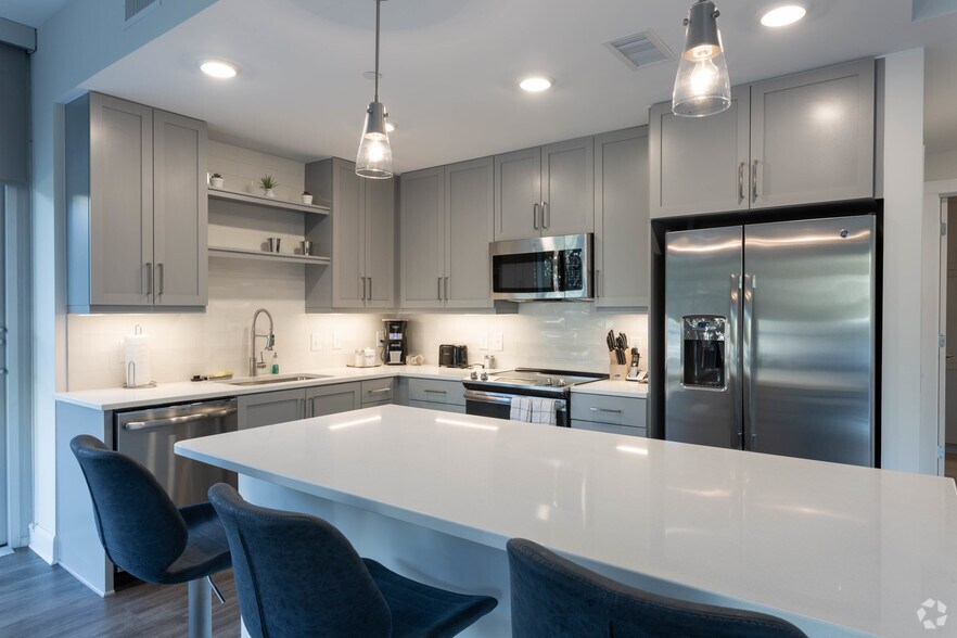 More Photos Of 880 W Peachtree St NW, Atlanta Apartments For Lease