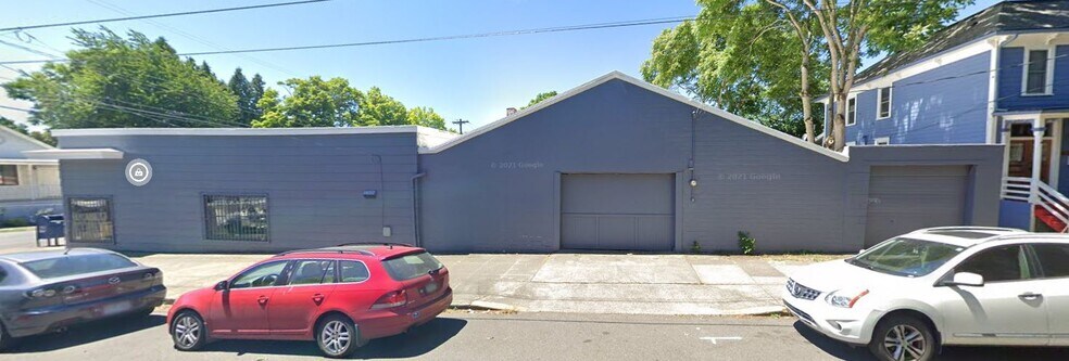 More Photos Of 1537 SE Morrison St, Portland Freestanding For Sale