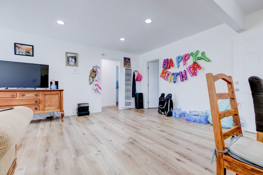 More Photos Of 1720 Cerritos Ave, Long Beach Apartments For Sale
