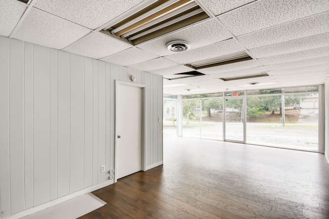 More Photos Of 973-979 Sheppard Rd, Stone Mountain Showroom For Sale