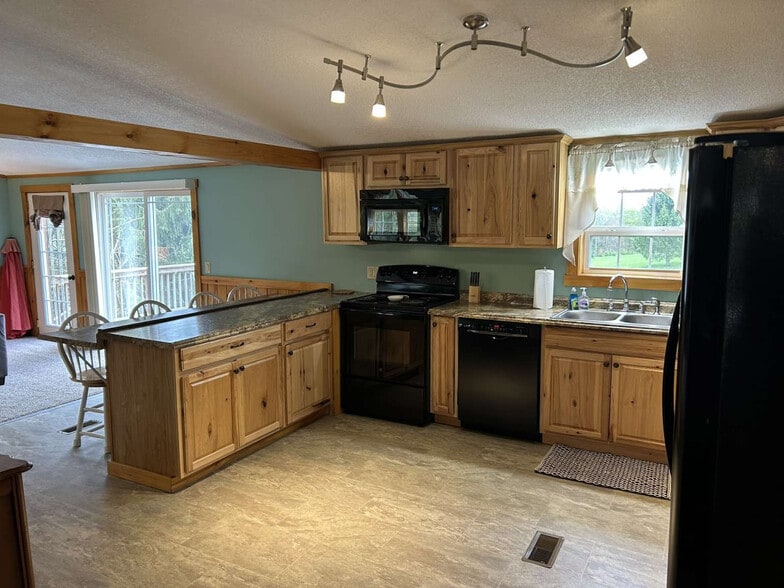 More Photos Of 446 Maples Rd, Milford Hotel For Sale