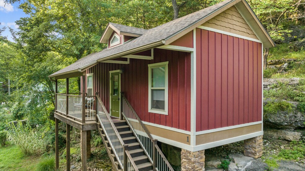 More Photos Of 275 N Main St, Eureka Springs Hotel For Sale