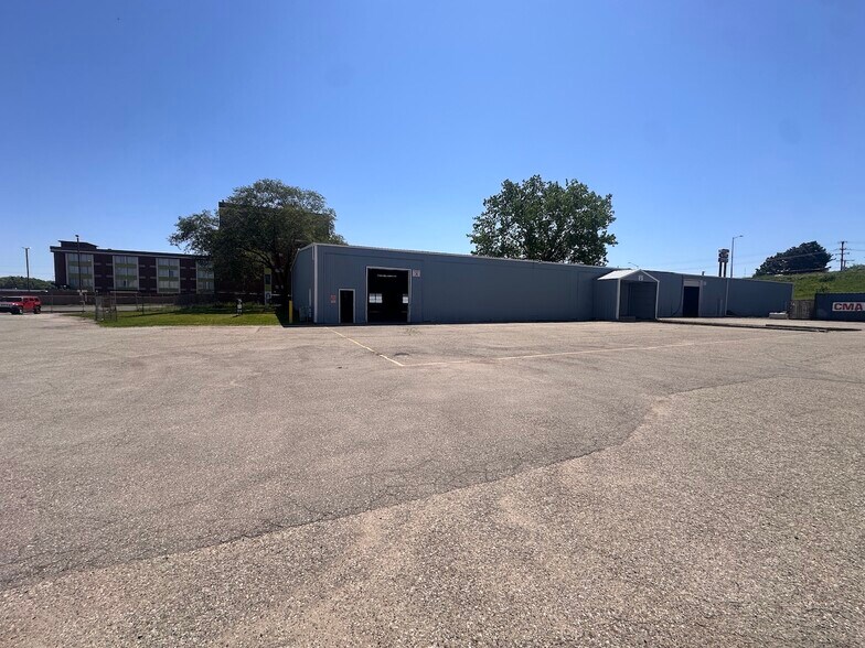 More Photos Of 322 Terminal St SW, Grand Rapids Distribution For Lease