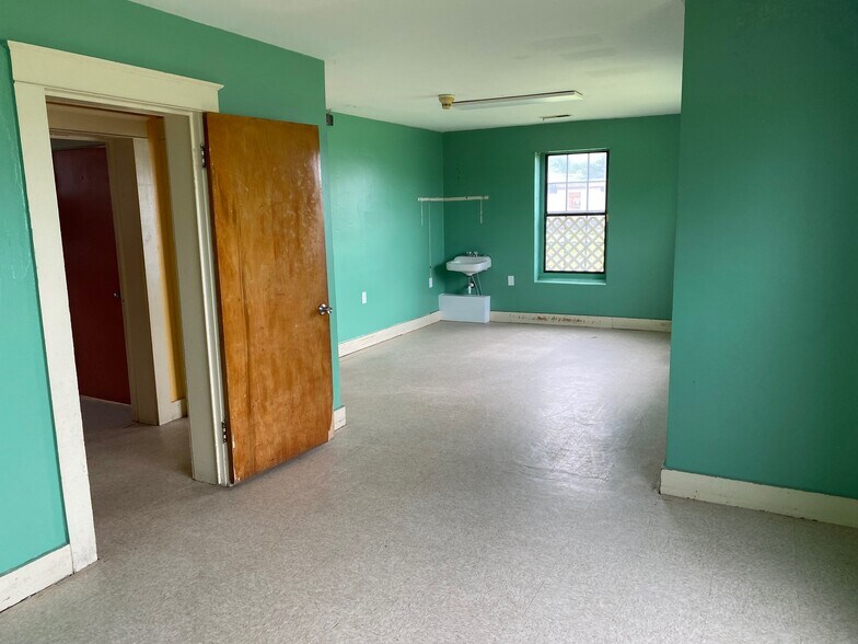 More Photos Of 1811 S Gloster St, Tupelo Daycare Center For Lease