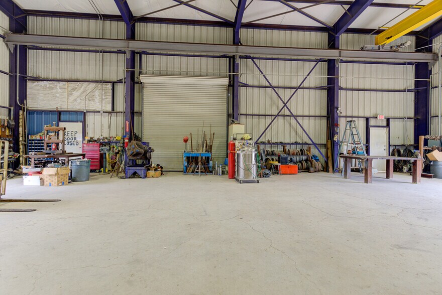 More Photos Of 9425 Schoenthal Rd, New Braunfels Warehouse For Sale