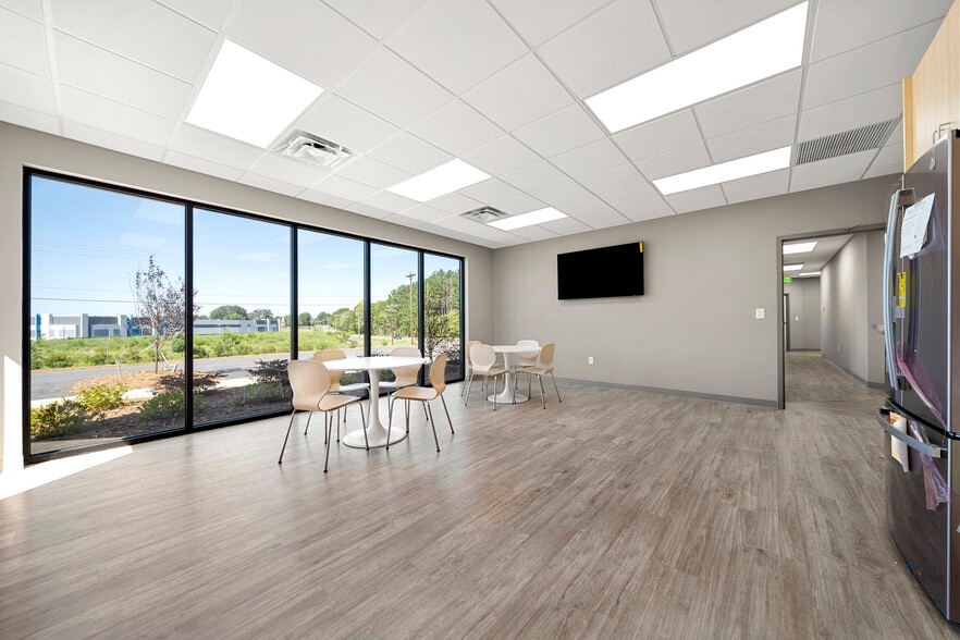 More Photos Of 2990 Brantley rd, Kannapolis Warehouse For Sale