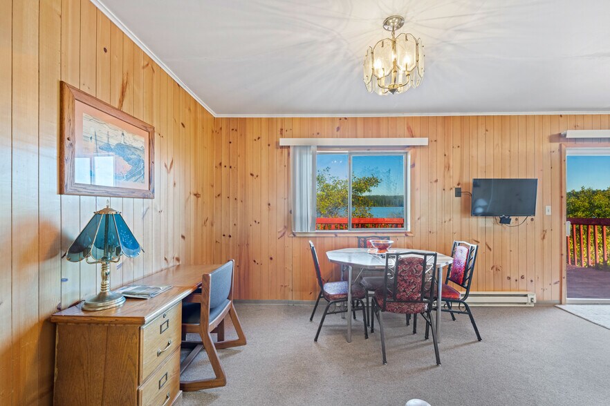 More Photos Of 4484 Fish Mill, Westlake Hotel For Sale