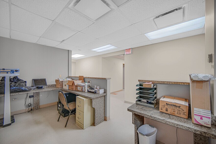 More Photos Of 134 W 111th St, Chicago Office For Lease