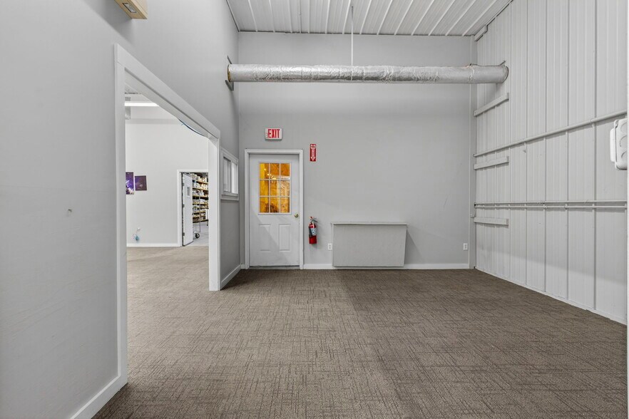 More Photos Of 113 Lafayette Rd, Hampton Falls Light Manufacturing For Lease