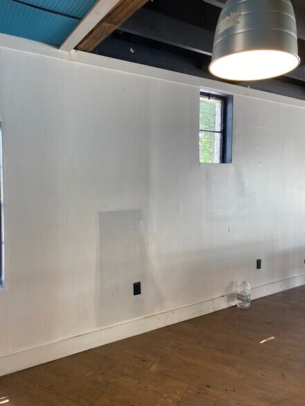 More Photos Of 210 Flat Shoals Ave SE, Atlanta Freestanding For Sale