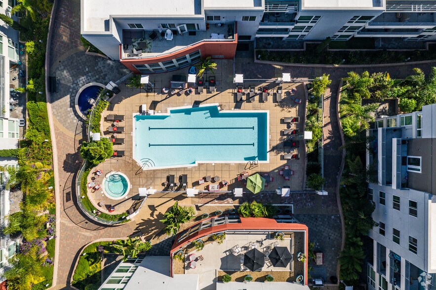 More Photos Of 6399 Christie Ave, Emeryville Apartments For Lease