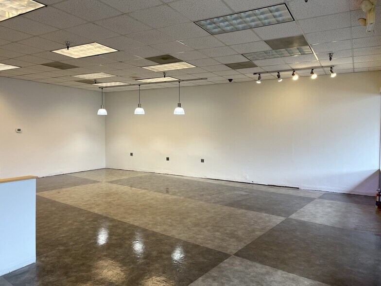 More Photos Of 18010-18094 SE McLoughlin Blvd, Milwaukie General Retail For Lease