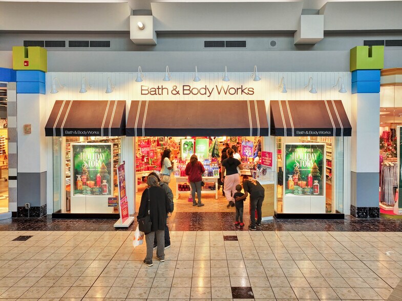 More Photos Of 2922-2930 Watson Blvd, Centerville Storefront For Sale