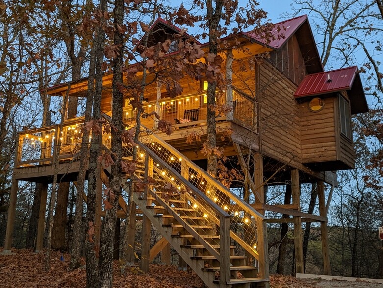 More Photos Of 70 Dogwood Rdg, Eureka Springs Hotel For Sale