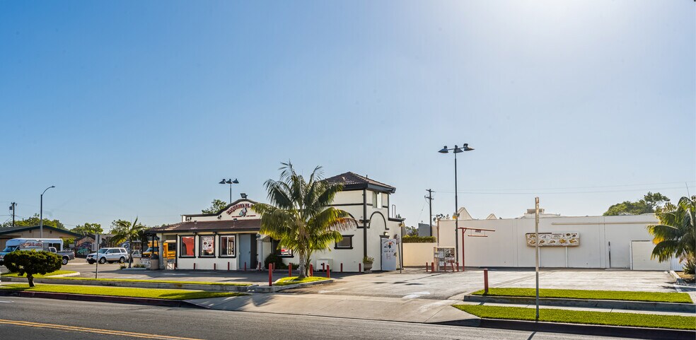 More Photos Of 1936 W 17th St, Santa Ana Restaurant For Sale