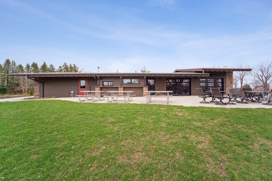 Primary Photo Of 707 W Park Ave, Kiel Restaurant For Sale