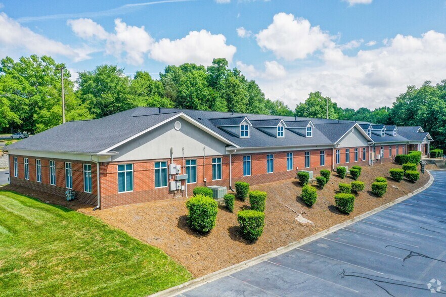 More Photos Of 8050 Corporate Center Dr, Charlotte Office For Lease