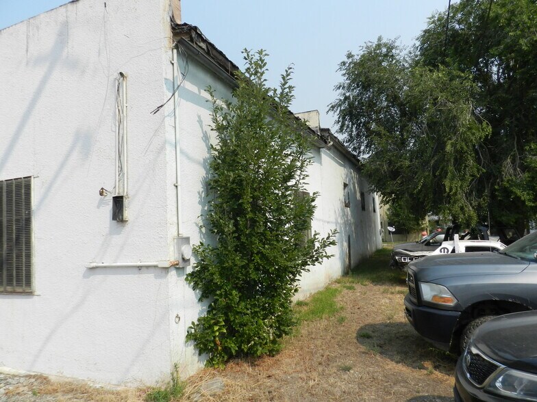 More Photos Of 104 Challis St, Salmon Warehouse For Sale