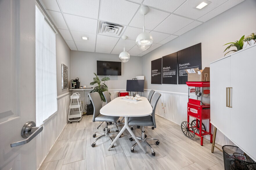 More Photos Of 8255 Wickham Rd, Melbourne Office For Lease