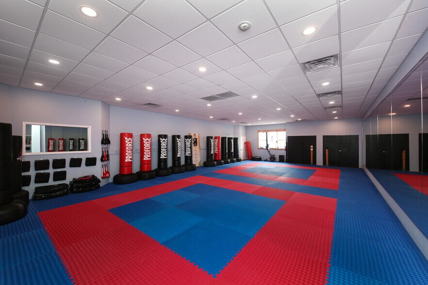 More Photos Of 802-812 N Easton Rd, Doylestown Storefront For Sale