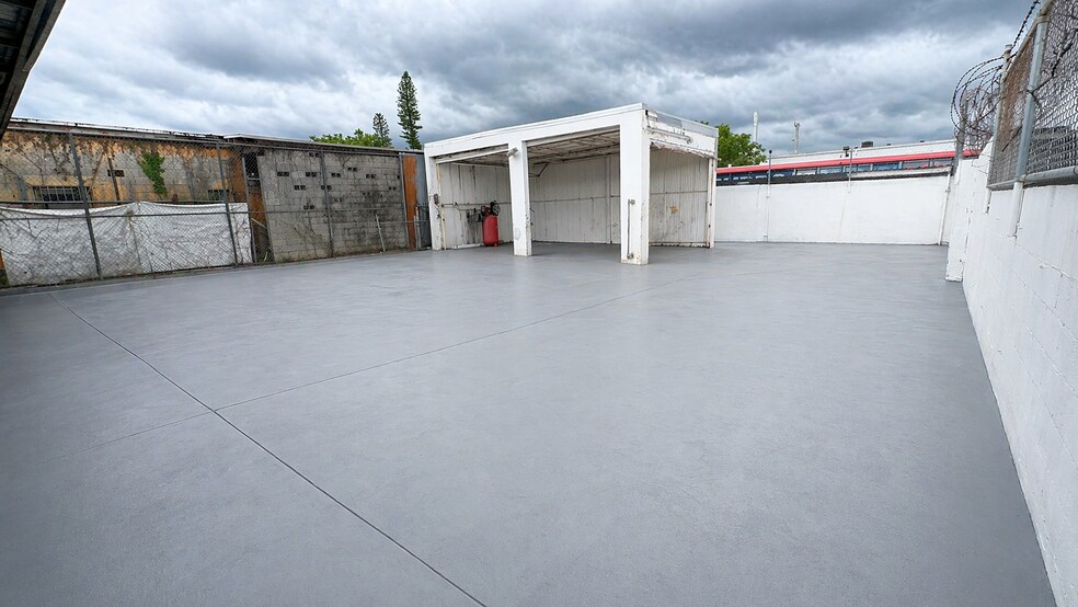 More Photos Of 1420 NE 131st St, North Miami Service For Lease