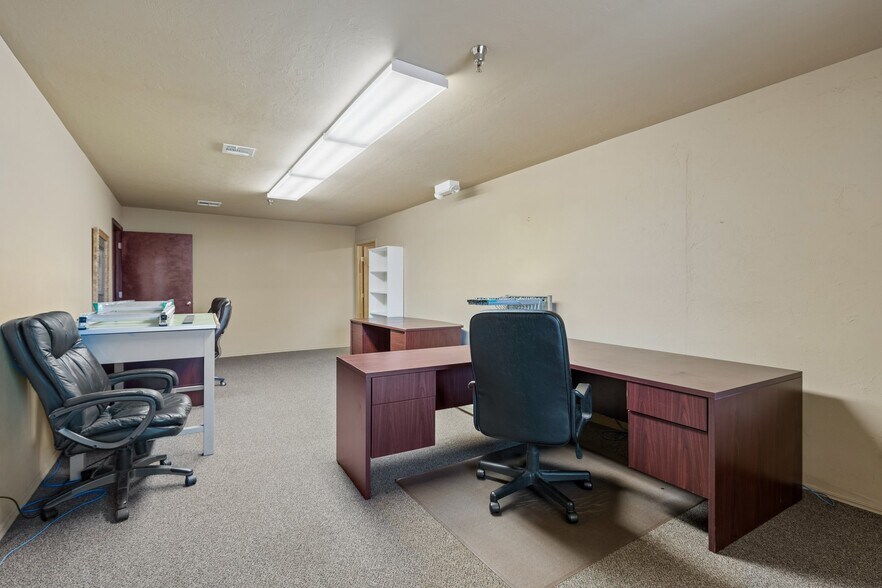 More Photos Of 2933 S Bryant Ave, Edmond Office For Sale