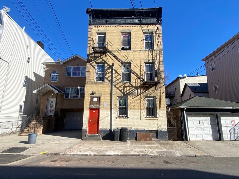 Primary Photo Of 307 Bond St, Elizabeth Apartments For Sale