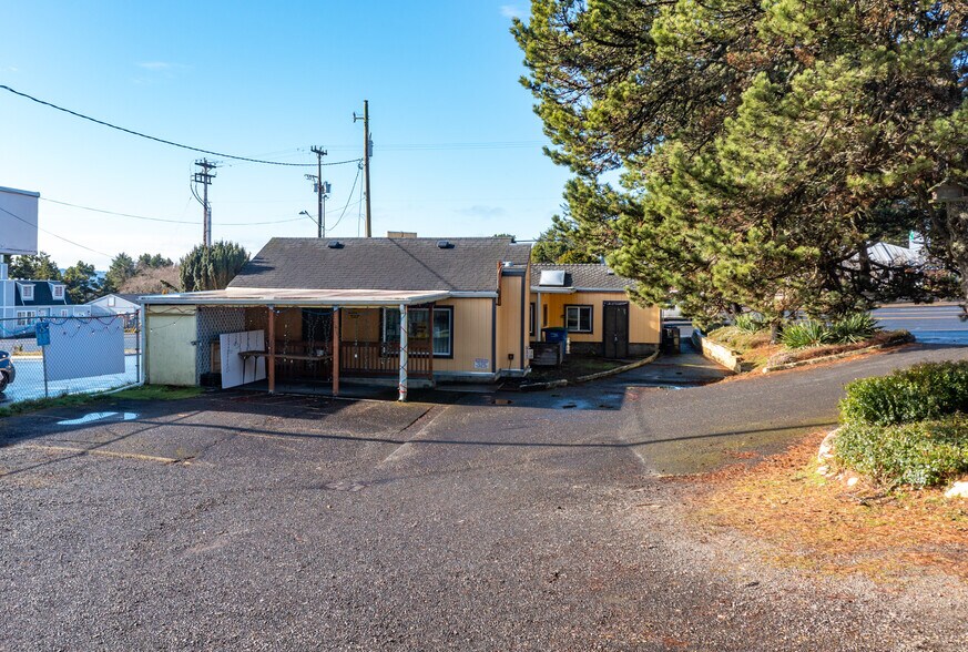 More Photos Of 4660 SE Highway 101, Lincoln City Restaurant For Sale