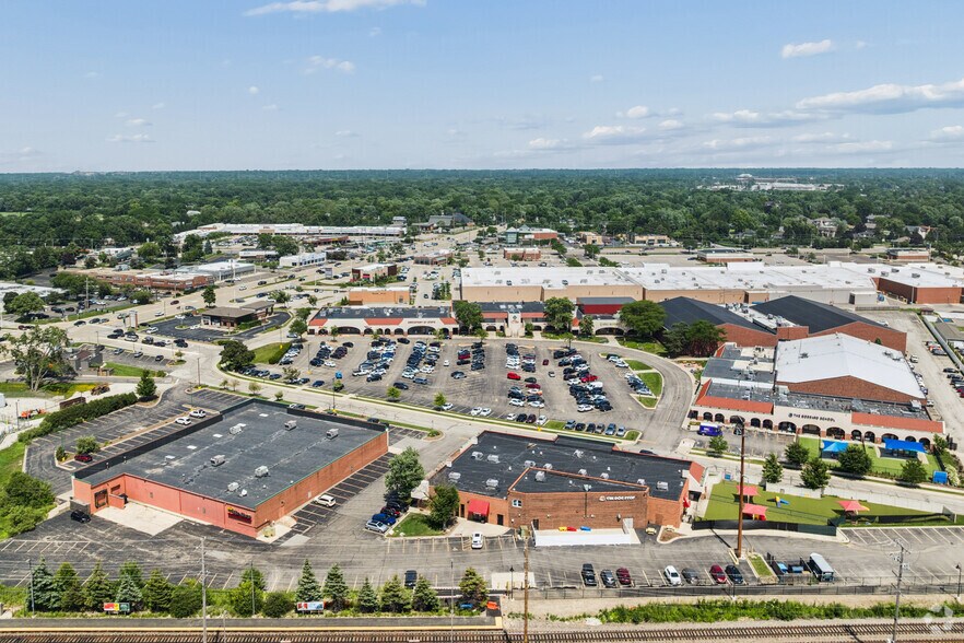 More Photos Of 401-499 Lake Cook Rd, Deerfield Storefront For Lease