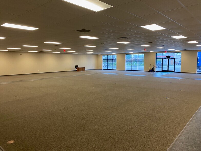 More Photos Of 3316 Navarre Ave, Oregon Storefront For Lease