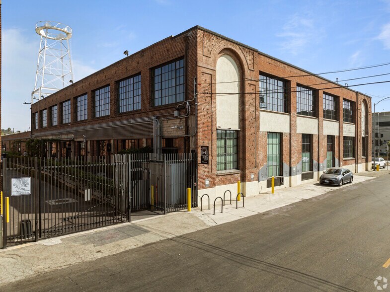 More Photos Of 1451-1473 E 4th St, Los Angeles Office For Lease