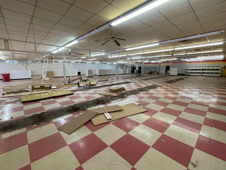 More Photos Of 310 Richmond Rd N, Berea Storefront For Sale